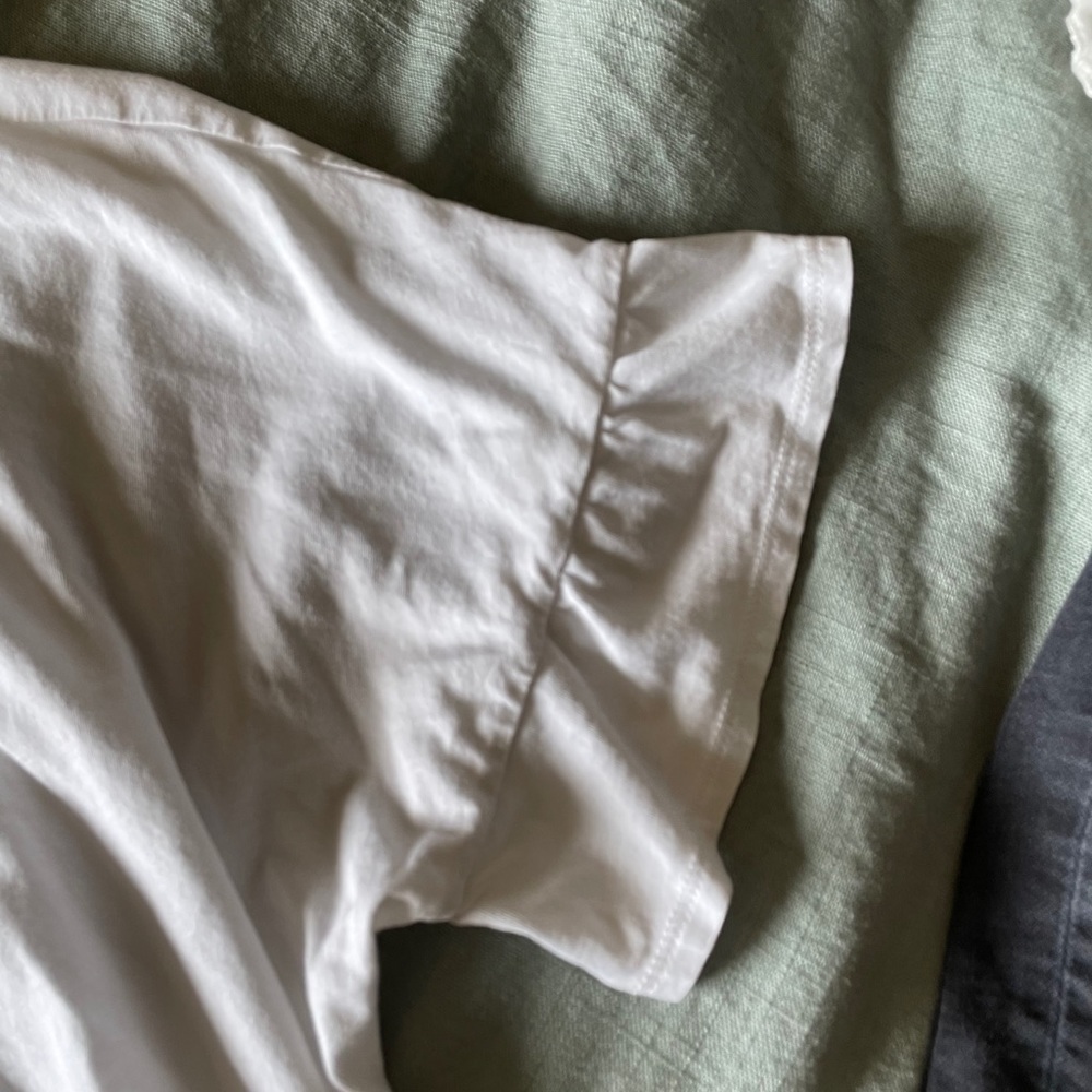White tee - Picture 2 of 3
